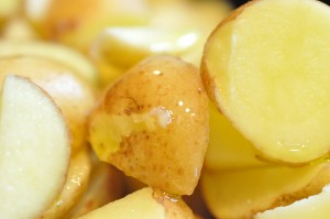 Pølseret med kartofler i ovn - nem pølsemi