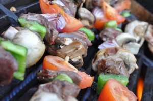 Grillspyd med oksekød & grøntsager opskrift
