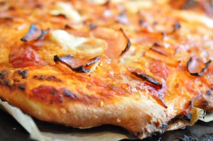 Bradepande pizza opskrift - sprøde og lækre