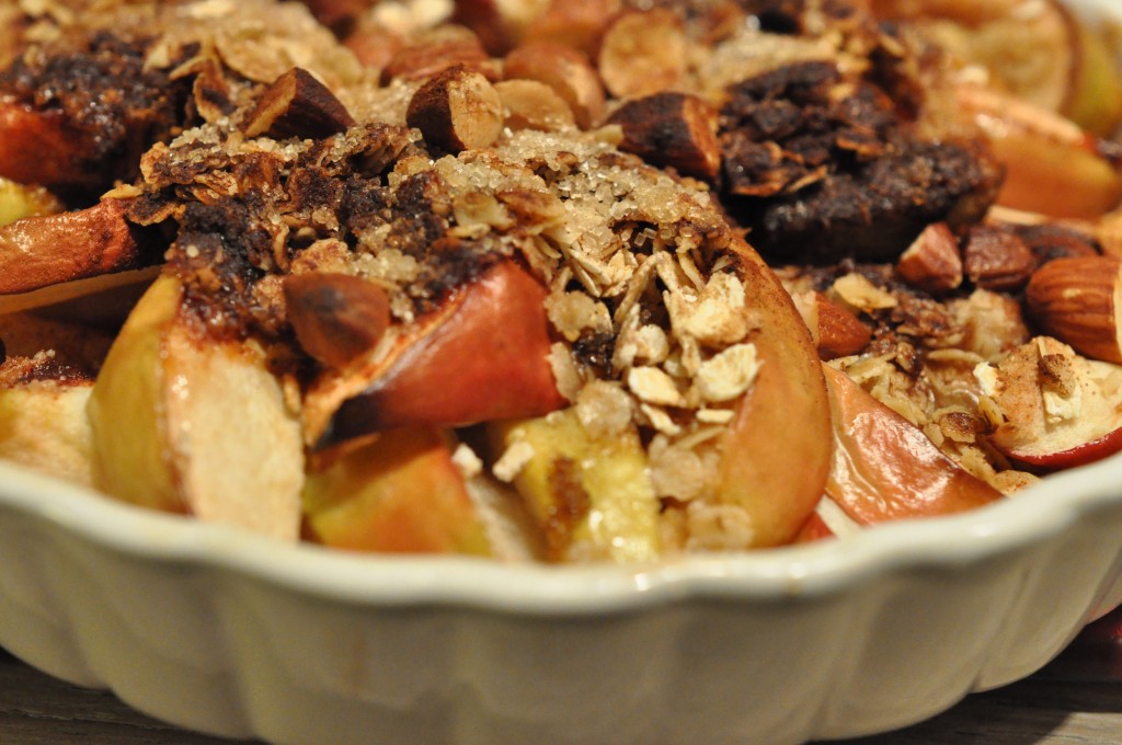 Bagte æbler med kanel & crumble - nem dessert