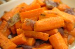Culottesteg i stegeso med gulerødder og løg
