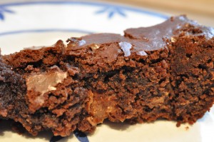 Chokoladekage med chokolade og nougat