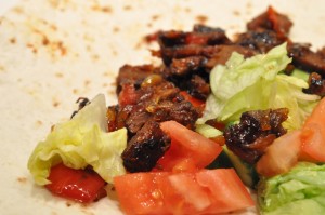 Kebab af culottesteg rester tortilla med hjemmelavet kebab