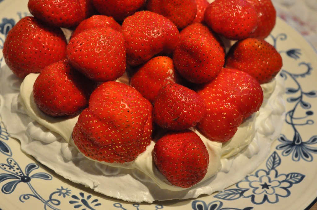 Jordbær dessert med marengs & flødeskum