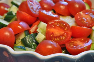 Salat med tomater og agurk
