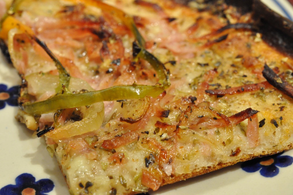Lækre sprøde pizzaer med skinke og manitobamel