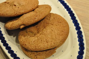 Kæmpe store cookies med farin og Kitkat