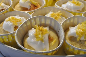 Saftige citronmuffins med citronglasur – opskrift  