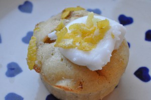 Saftige citronmuffins med citronglasur – opskrift  