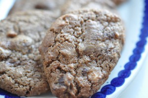 Lakrids cookies med chokolade & hasselnødder
