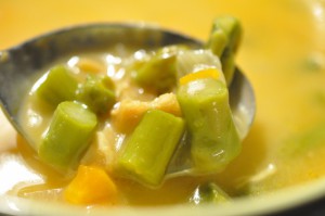 Suppe med kylling og asparges - nem opskrift