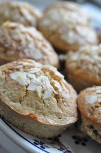 Muffins med nougat, marcipan og havregryn