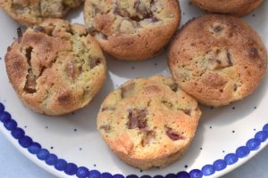 Makronmuffins med rabarber - muffins opskrift