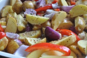 Kartofler i ovn med løg og peberfrugt opskrift