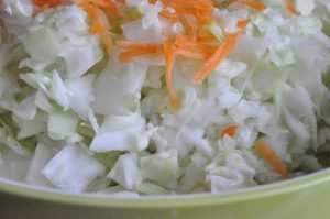Coleslaw med hvidkål, gulerødder og skyr - nem og fedtfattig