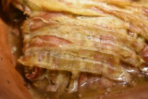 Dyrekølle med bacon og hvidløg - langtidsstegt i stegeso