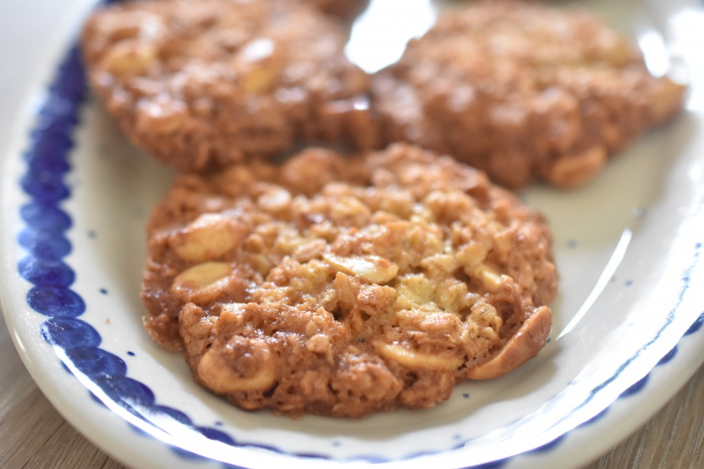 Havregrynskager med peanuts - nemme, sprøde peanutcookies