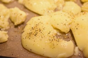 Knuste kartofler med eddike - nem opskrift