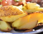 Kartofler på grill - grillede pommes frites med skræl