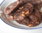 Chokolade cookies med nødder - opskrift