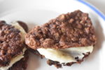 Chokoladesmåkager med smørcreme - lækre chokoladekager á la Oreo