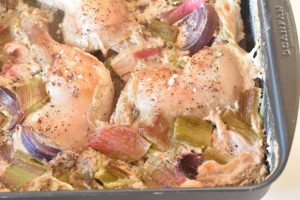 Kylling med rabarber og rødløg i ovn - opskrift