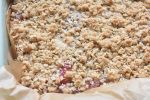 Rabarbersnitter med crumble topping opskrift