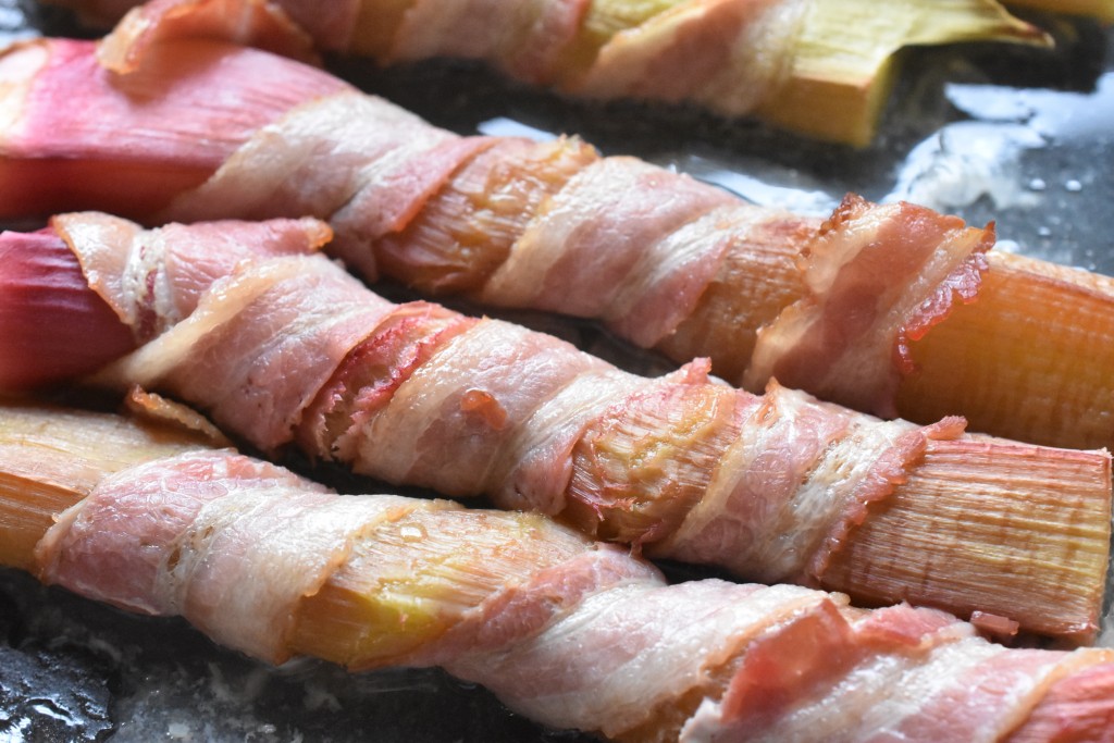 Rabarber med bacon - opskrift grill eller ovn nogetiovnen.dk