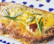 Toast på pande i ovn med æg og ost - opskrift