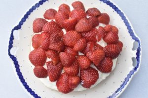 Jordbærtærte nem opskrift med vaniljecreme