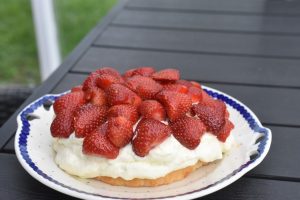 Jordbærtærte nem opskrift med vaniljecreme