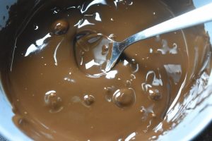 Cornflakestoppe med mørk chokolade - nem konfekt