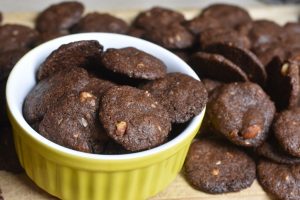 Chokolade cookies med marcipan & Amaretto