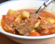 Gullashsuppe opskrift - ungarsk gullash suppe