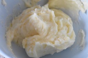 Smørcreme med citron og vanilje - nem frosting opskrift