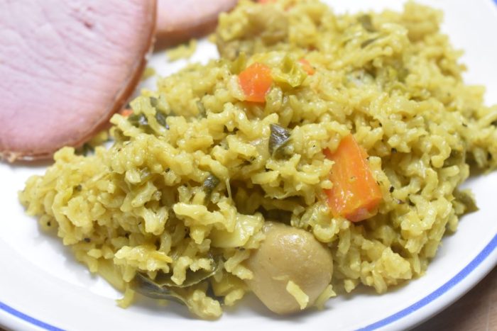 Stegte ris med kylling & karry – nem opskrift nogetiovnen.dk