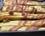 Bagte rodfrugter med bacon - pastinak i ovn