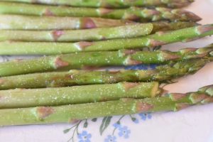 Grillede asparges - grønne asparges på grill