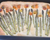 Foccacia med asparges - nemt madbrød