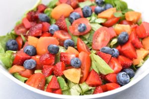 Sommersalat med frugt og bær - nem salat 