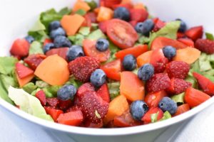 Sommersalat med frugt og bær - nem salat 