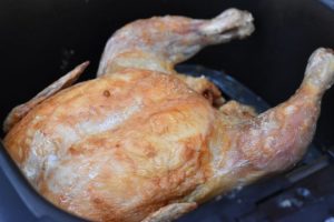 Hel kylling i airfryer - nem opskrift