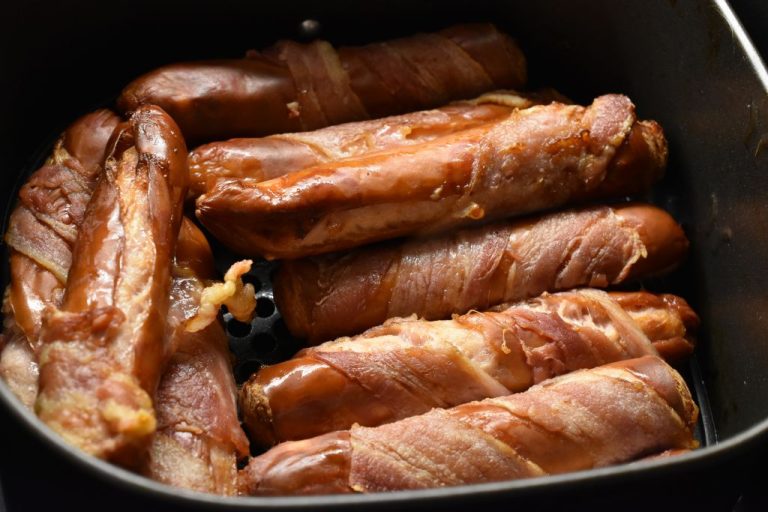 Pølser i svøb i airfryer – nemme bacon pølser nogetiovnen.dk