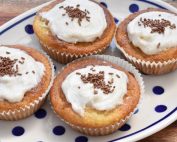 Vanilje muffins med frosting - nemme uden æg