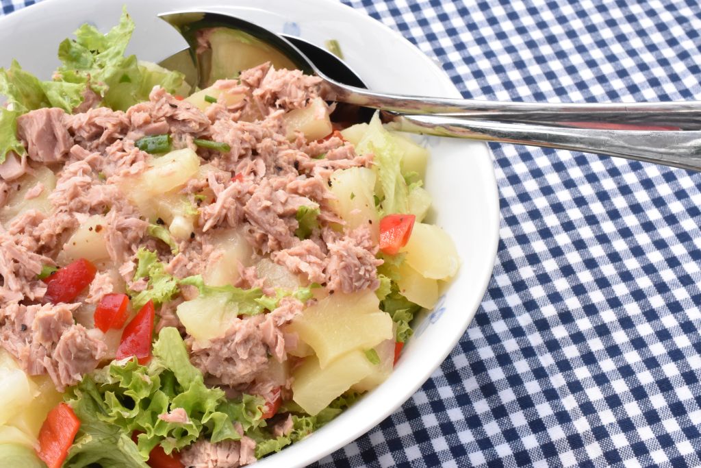 Salat med tun & ananas - nem tunsalat opskrift