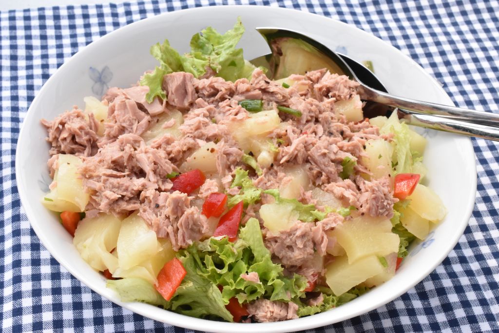 Salat med tun & ananas - nem tunsalat opskrift