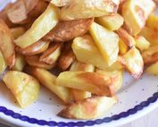 Kartoffelbåde i ovn - sprøde ovnbagte kartofler