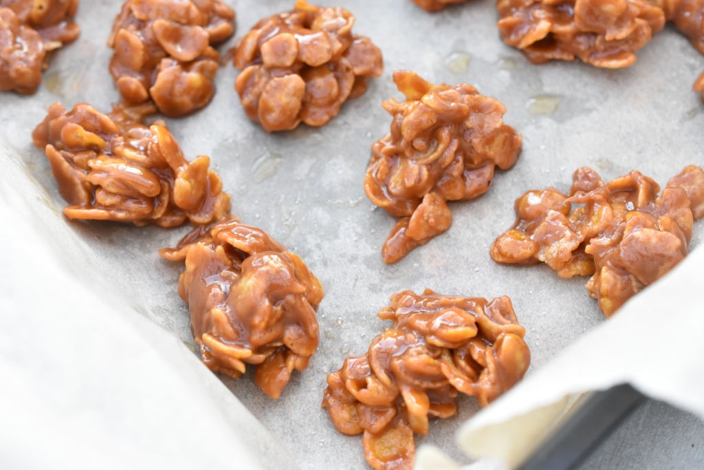 Karamel bidder med cornflakes - karameller med knas